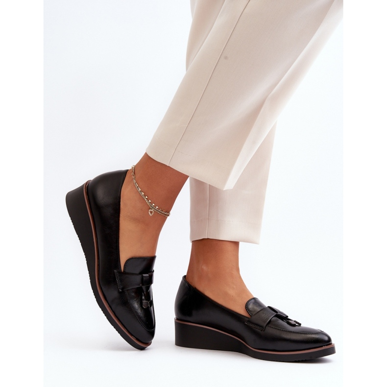 Damesko med en lys sort kile 2