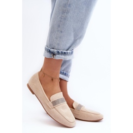 Beige damemokkasiner med en dekorativ stribe 1