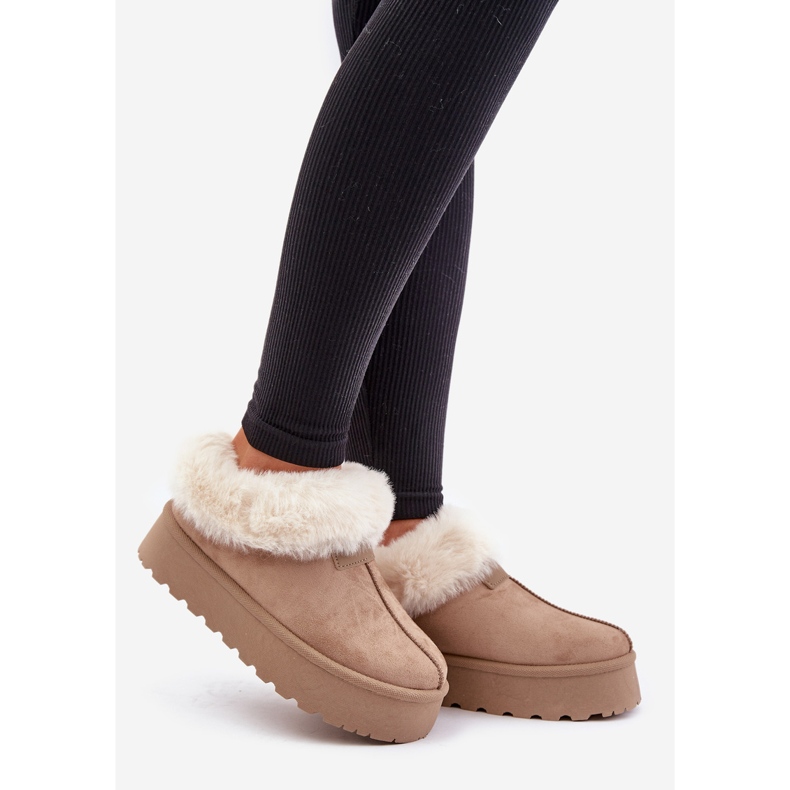 Snestøvler med en lav overdel med pels på platformen Eco Suede Dark Beige Neathoria 1