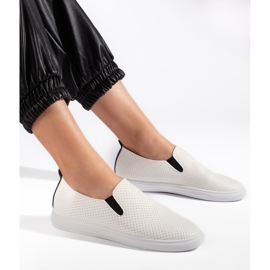 Gennembrudte slip-on sneakers i hvid og sort 1