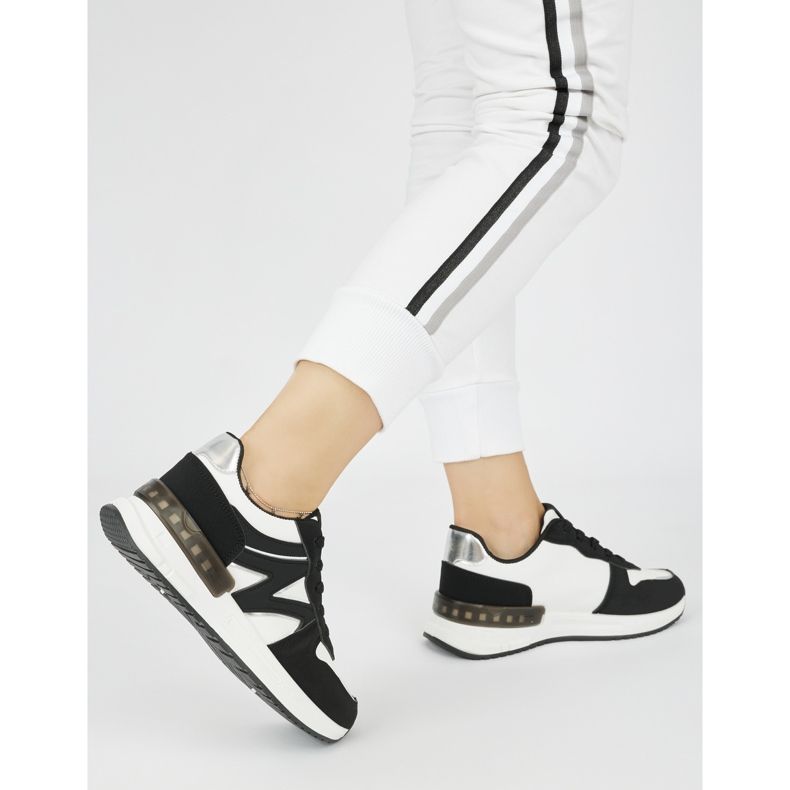 Sorte komfortable damesneakers hvid 1