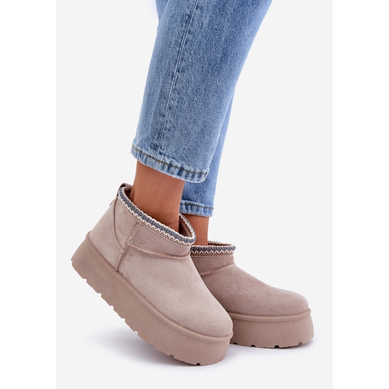 Lys beige platform snestøvler med dekorativt broderi 1