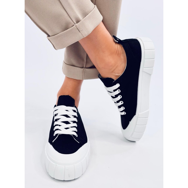 Klassiske sorte kvindes sneakers 1