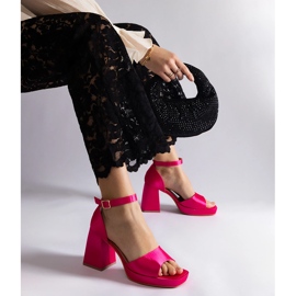 Pink satin kvinders sandaler med en massiv hæl lyserød 1