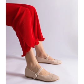 Beige balletflader med mat finish, fastgjort med et spænde 1