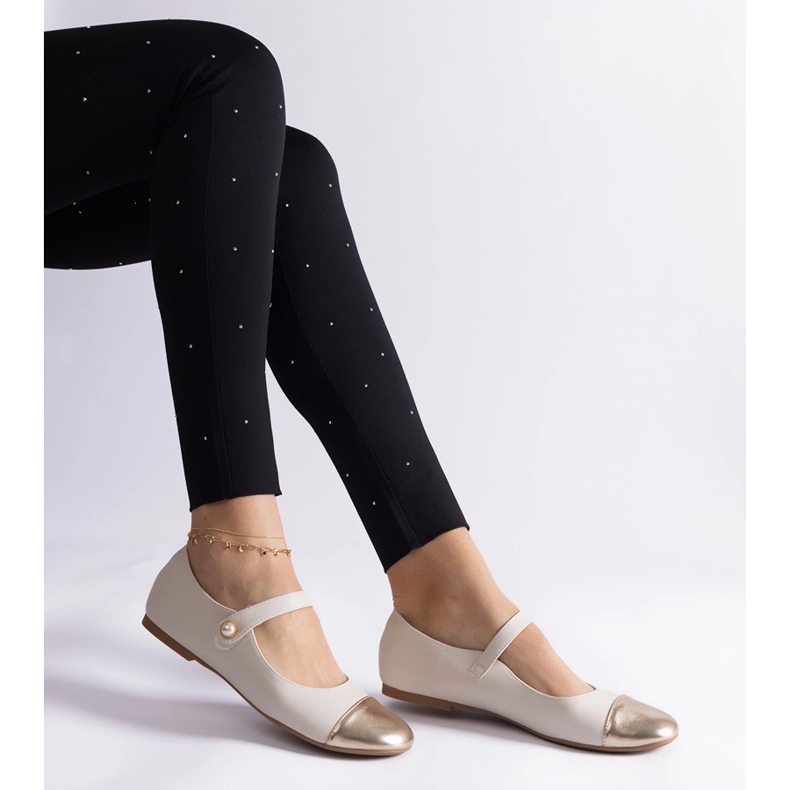 Beige og guld balletflader med patenteret tå, lukket med velcro 1