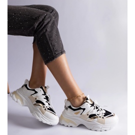 Hvide og sorte sportssneakers 2