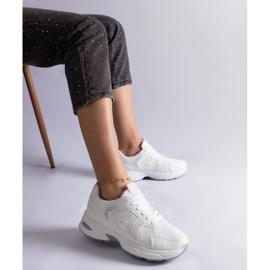 Hvide sportssneakers 1