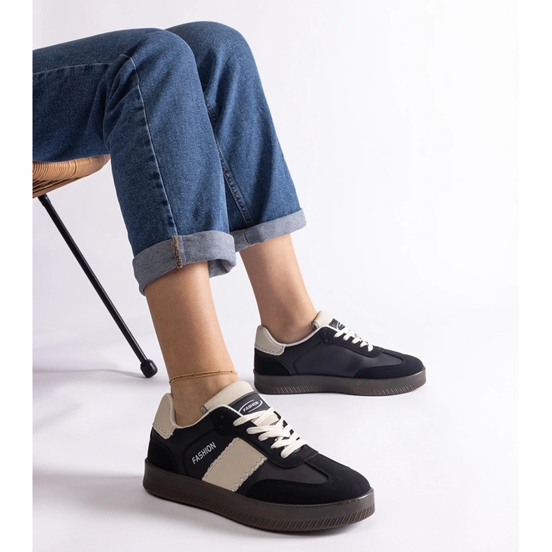 Sorte platformssneakers med syninger 1
