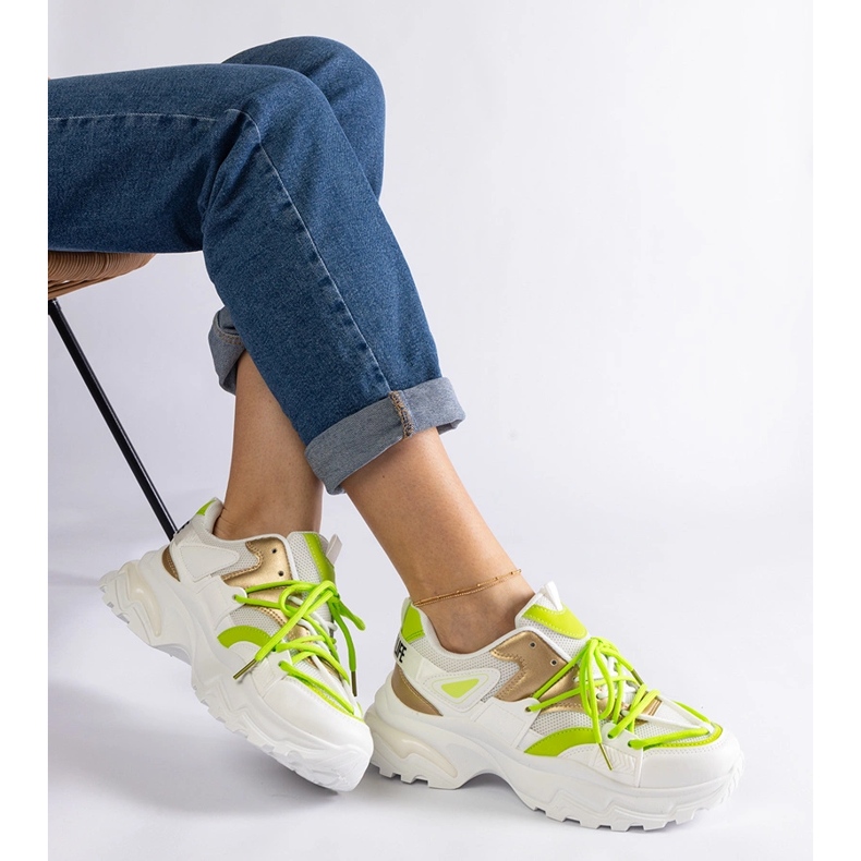 Hvide sportssneakers 2