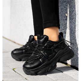 Kvinders sneakers på den sorte platform 2