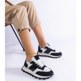 Sorte sneakers med synlig beskytter 1