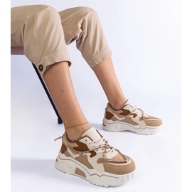 Brune sneakers dekoreret med en zirkonsnor beige 1