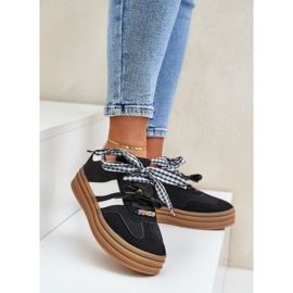 Kvinders sneakers med sorte stifter 2