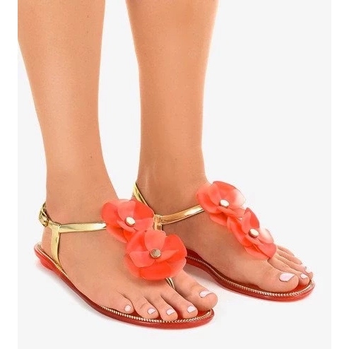 Patentbeige pumps med spids tå med lav hæl 1