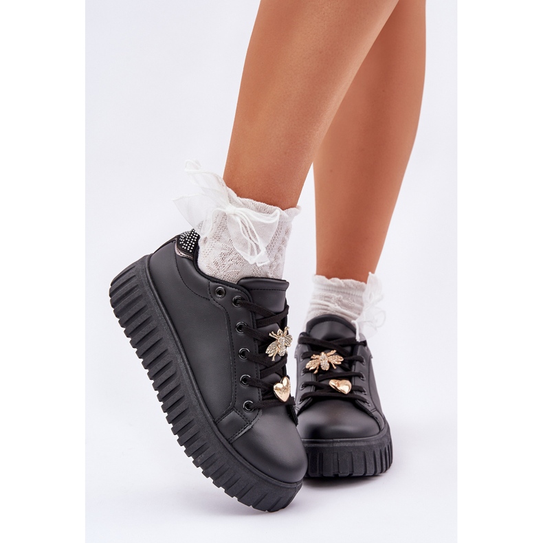 Kvinders sneakers med sorte stifter 2