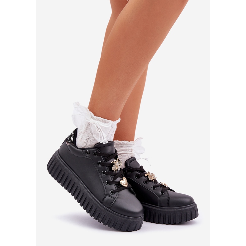 Kvinders sneakers med sorte stifter 1