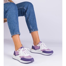 Lilla kvinders sneakers med en gylden indsættelse 1