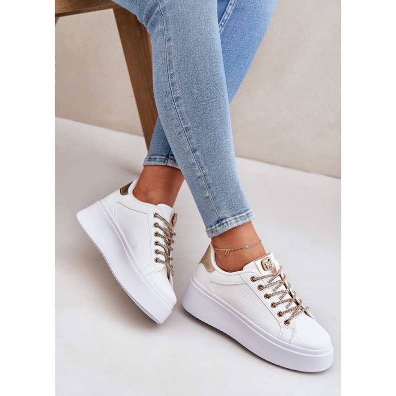 Sneakers på en platform med dekorative snørebånd hvidt og guld 2