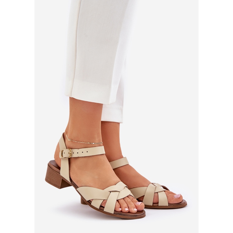 Lædersandaler med en delikat hæl Zazoo 40372 Light Beige 1
