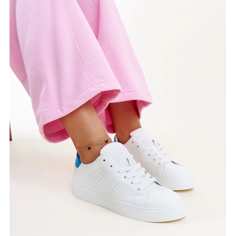 Hvide og blå Akila sneakers 2