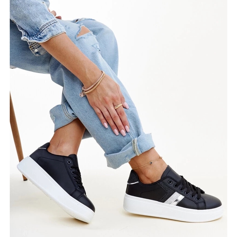 Sorte Basmalia sneakers 1