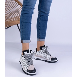 Sorte kvinders sneakers med dekorativ snøring 1
