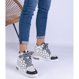 Hvide kvinders sneakers med tykke snørebånd 1