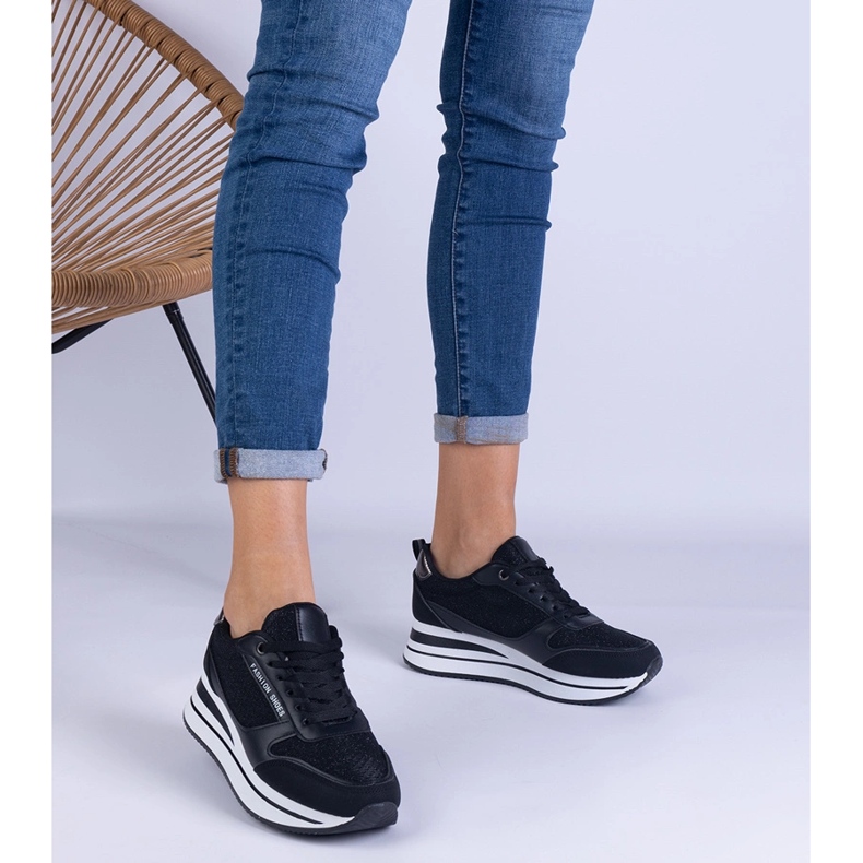 Sorte sneakers til kvinder på platformen 1