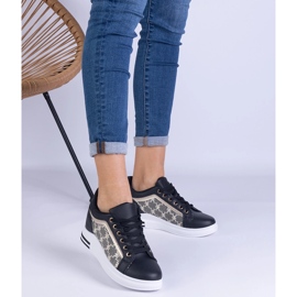 Sorte kvinders sneakers på en skjult kile 1