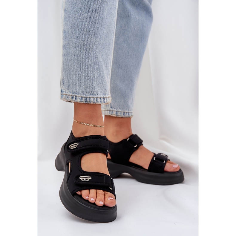 Materielle lys sandaler på den sorte platform 2