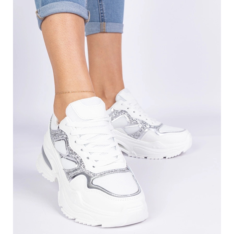 Kvinders hvide sneakers dekoreret med glitter 1