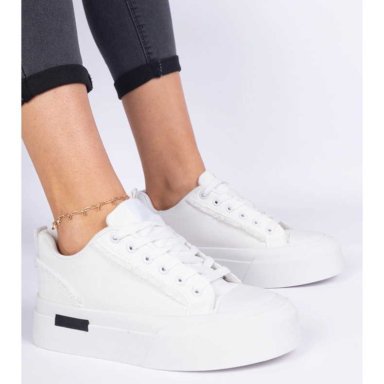 Hvide kvindemateriale sneakers på platformen 1