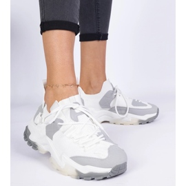 Kvinders hvide sneakers med en socking øvre 1