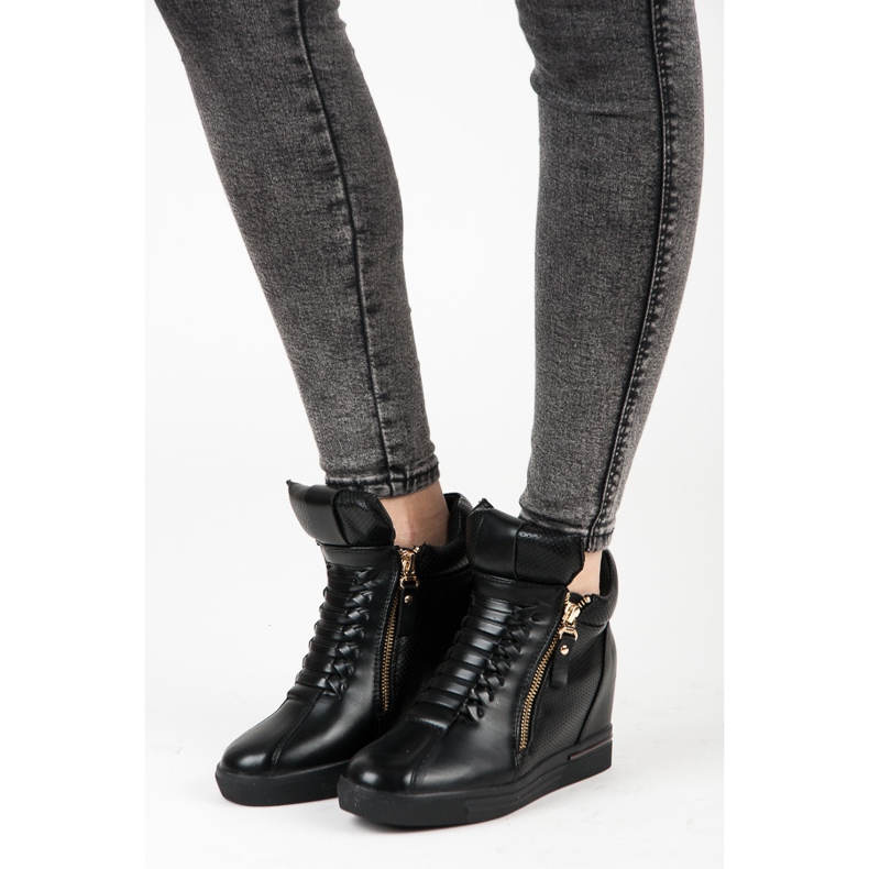 Sorte sneakers 1