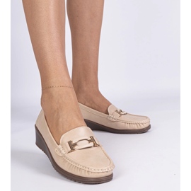 Beige kvinders kile -mokkasiner med anchoic fra Eco -Leather 1