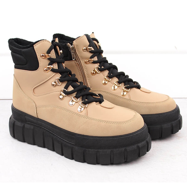 Kvinders beige støvler med en tyk platform News 7928 2