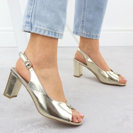 Kvinders sandaler på posten Metallic Golden Jezzi 6985 gylden 2