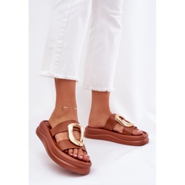 Kvinders flip flops på platformen med den gyldne detalje kamel brun 2
