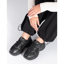 Sorte sneakers med en tyk sål 2