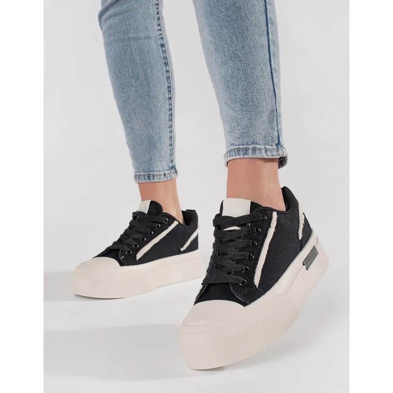 Sorte og hvide platformssneakers 1