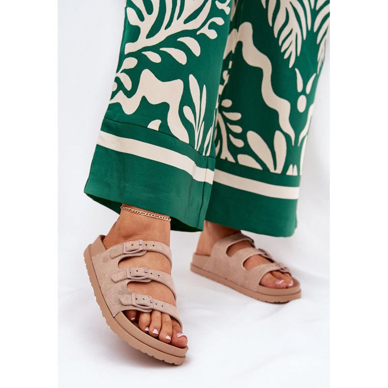 Kvinders hjemmesko med striber og spænder beige 2