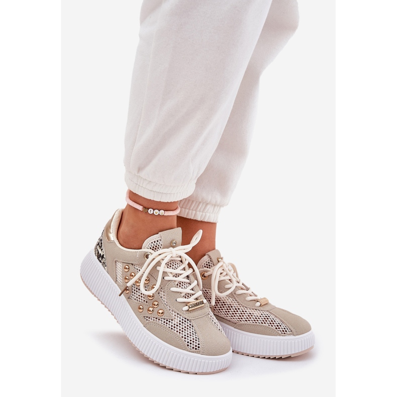 Kvinders sportssko med mesh og beige studs 1