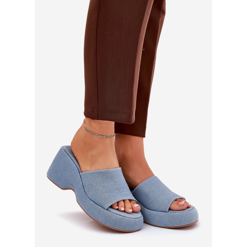 Materiale kvinders flip flops på platformen og denimkiler blå 1