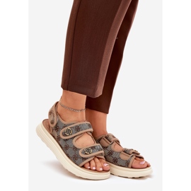 Kvinders mønstrede materiale sandaler med gyldne detaljer khaki beige 1