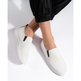 Gennembrudte slip-on sneakers i hvid og sort 2