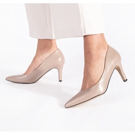 Klassiske, elegante beige højhælede pumps 1