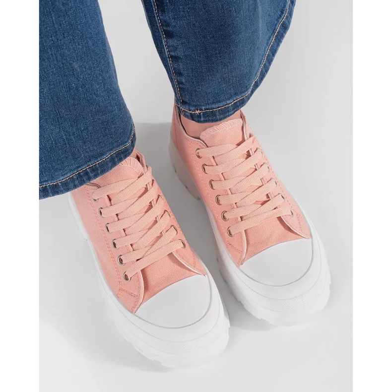 Klassiske sneakers på den lyserøde platform 2