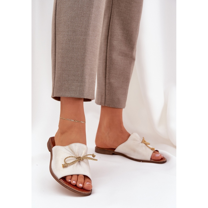 Læder flad elegant flip flops med en bue Lewski 3572 zloty tørret gylden 2