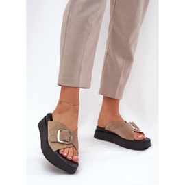 Kvinders ruskind flip flops med en spænde på Zazoo 3019 beige platform 2